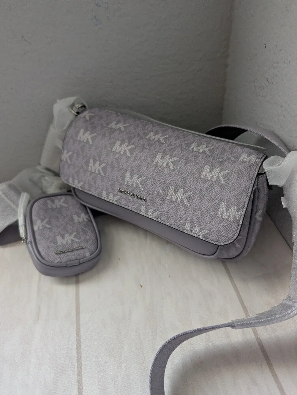 NWT Michael Kors Jet Set Travel Small Signature Logo Crossbody Bag With Pouch